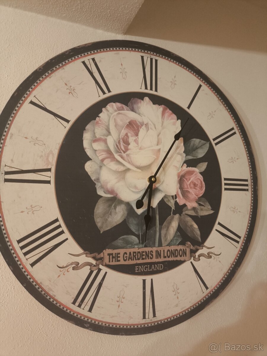 Veľké nástenné hodiny