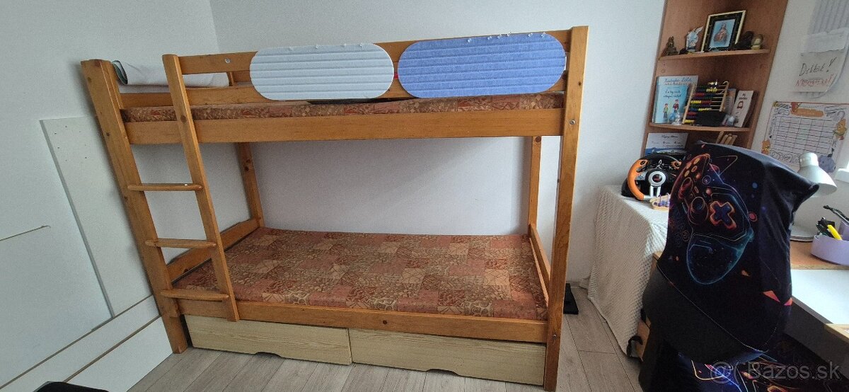 Poschodova posteľ