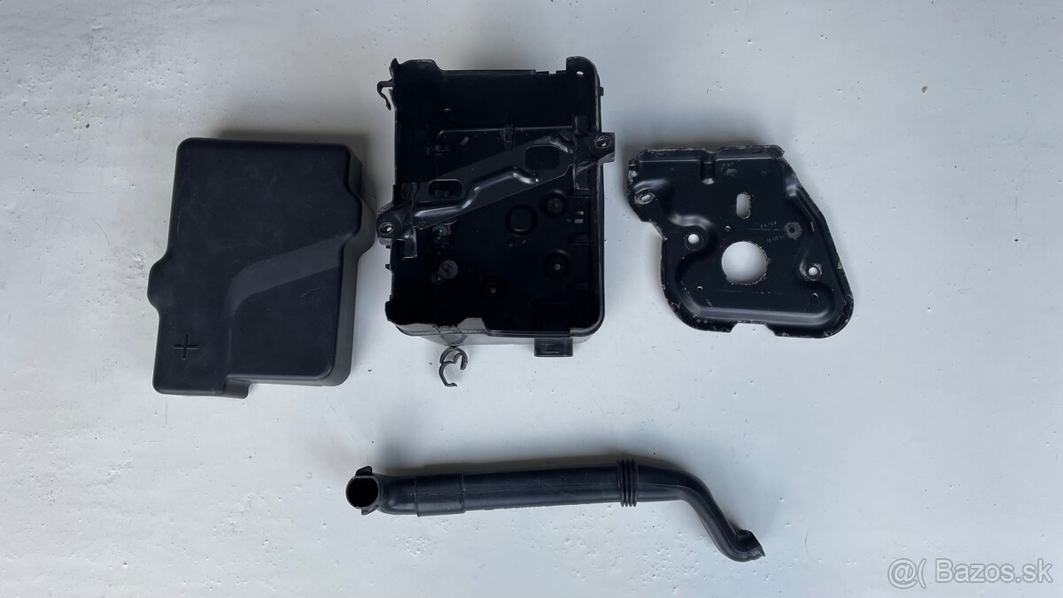 Kryt baterky / akumulatora Peugeot 206