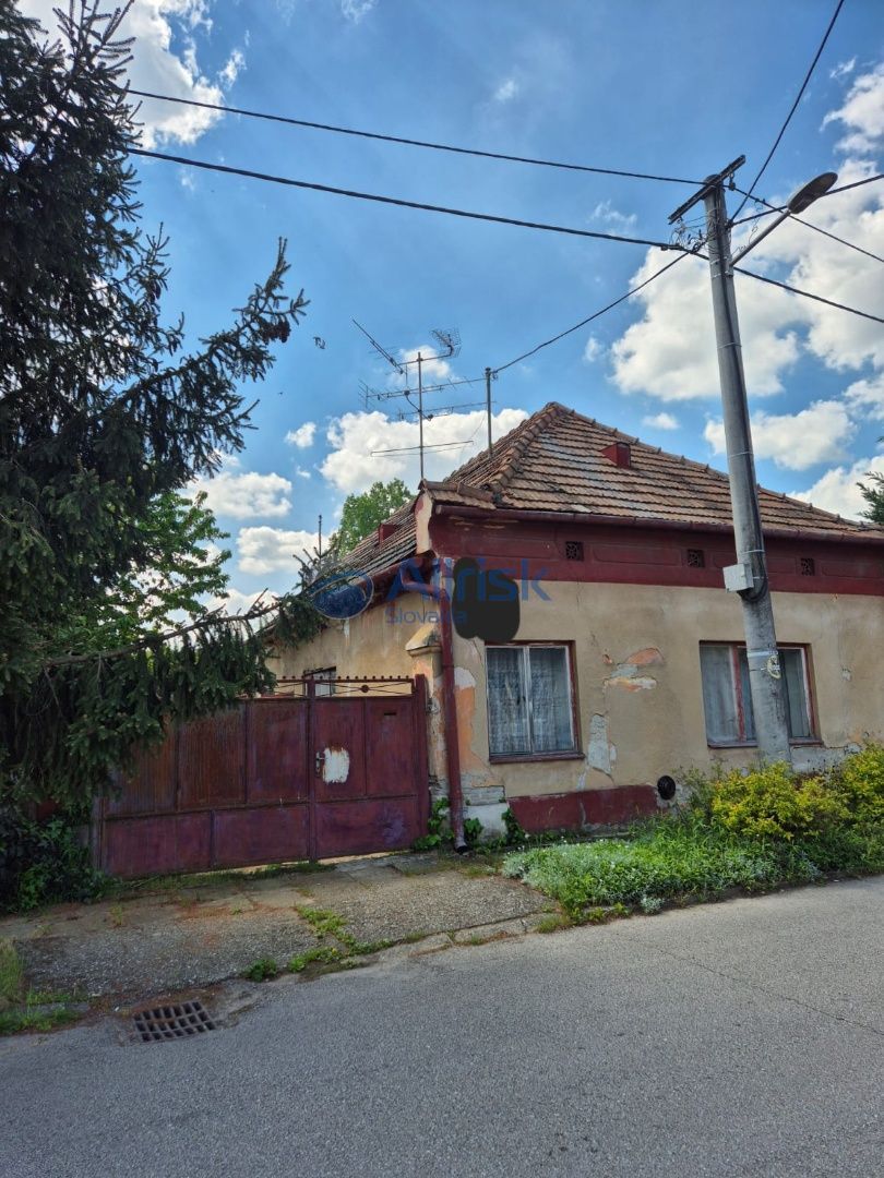 Pozemok so starším rodinným domom vhodný na výstavbu