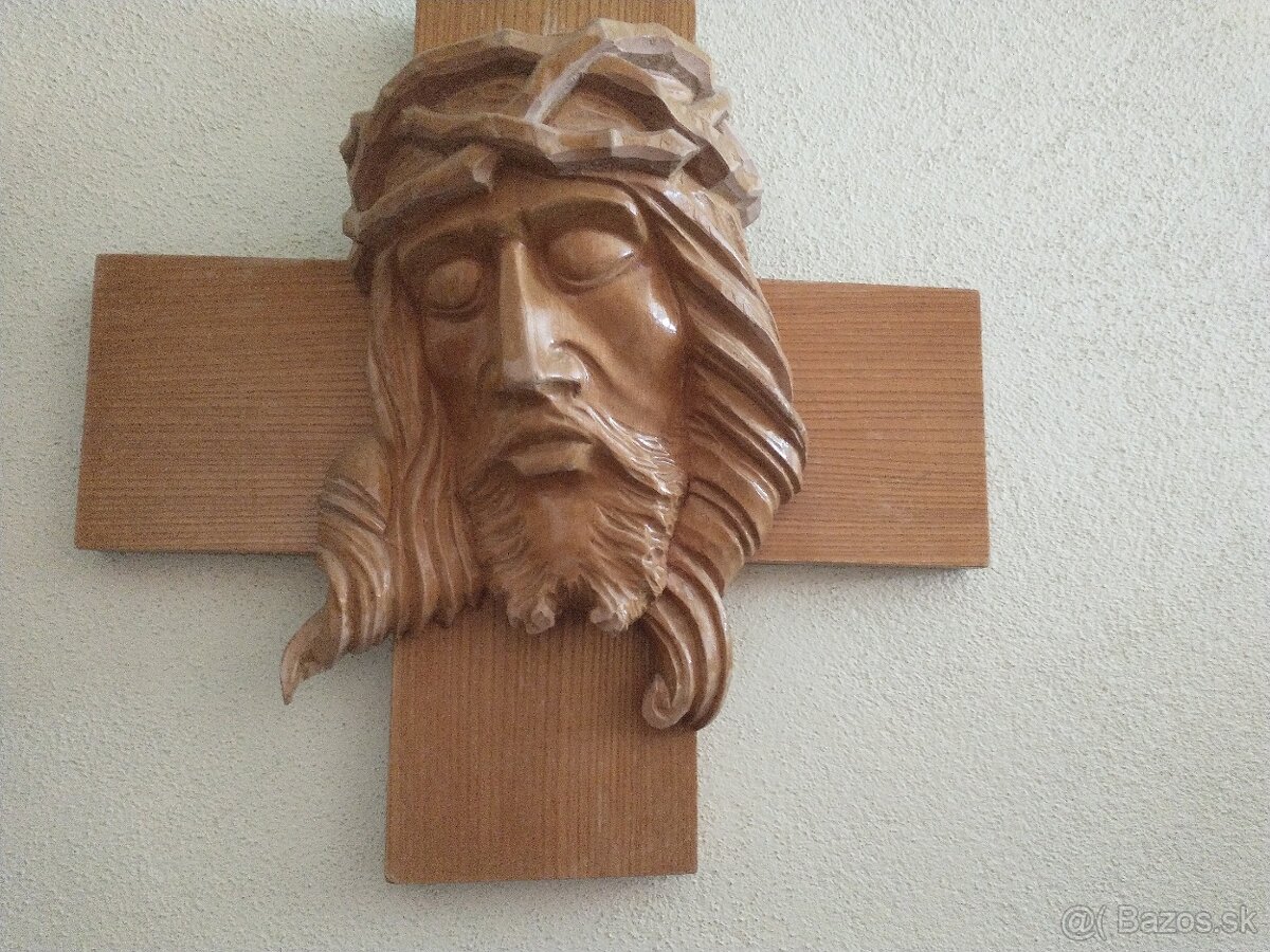 stary rucne robeny kriz