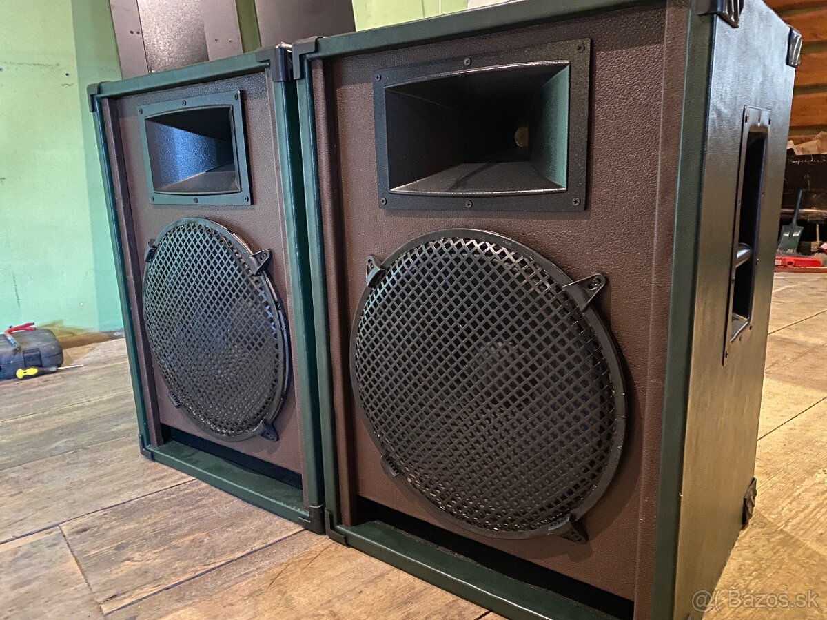 Eminence Kappa 15 LF a Behringer EP1500