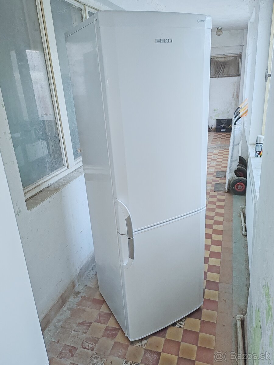 Predám chladničku Beko 184cm