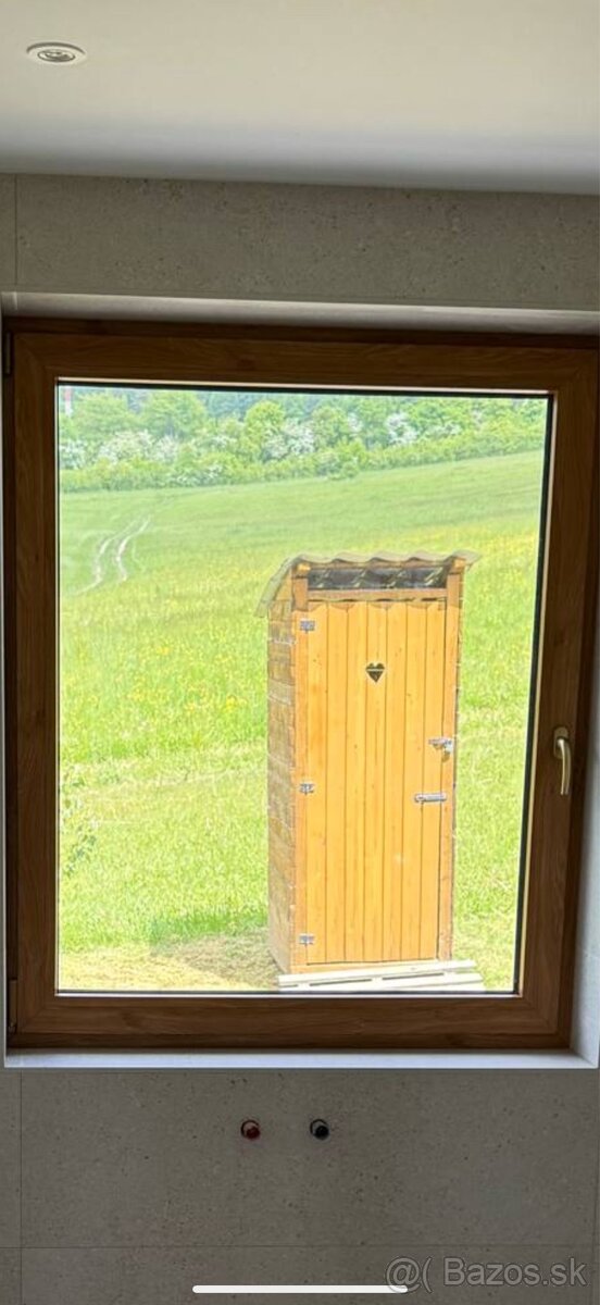Drevený záchod, latrina