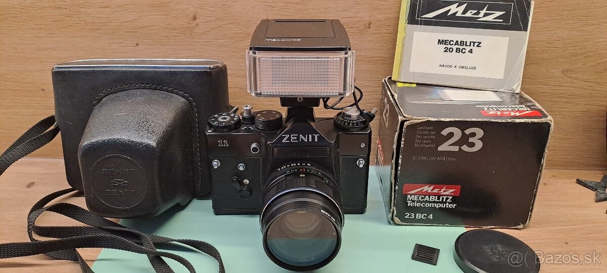 Zrkadlovka ZENIT 11 s bleskom Metz