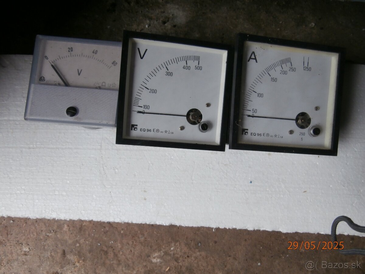 Voltmetre a ampermetre.
