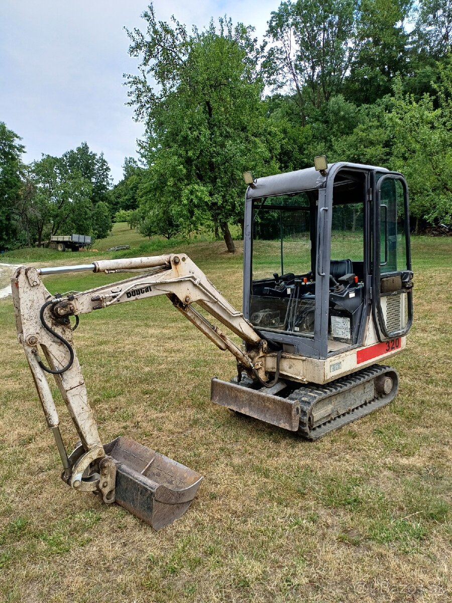 Minibager Bobcat 320