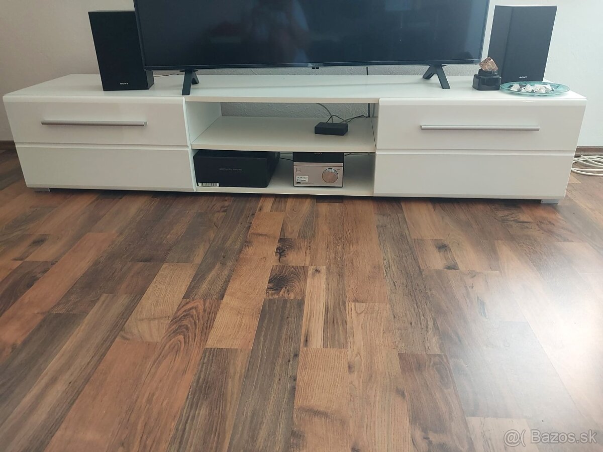 TV stolík