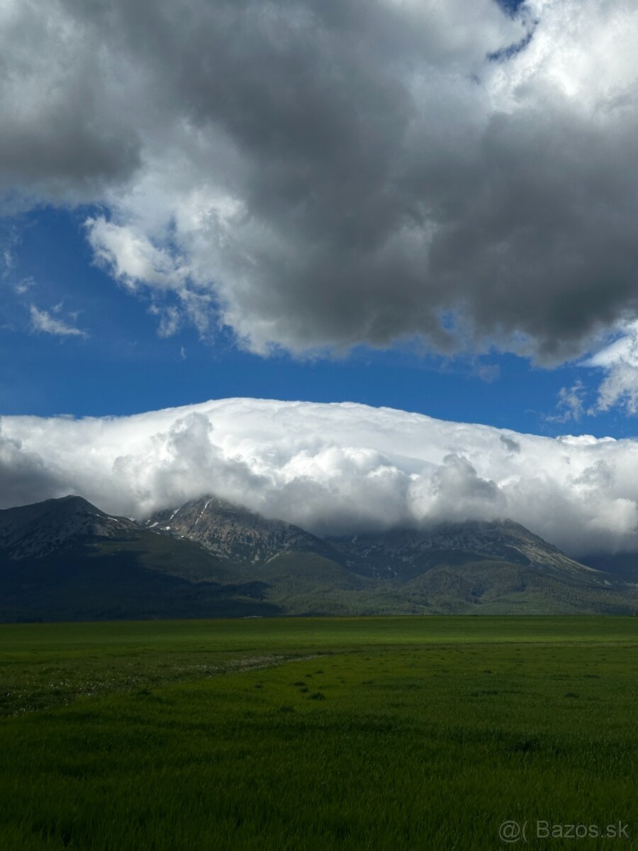 Exkluzívny pozemok s výhľadom na Vysoké Tatry – bývanie snov