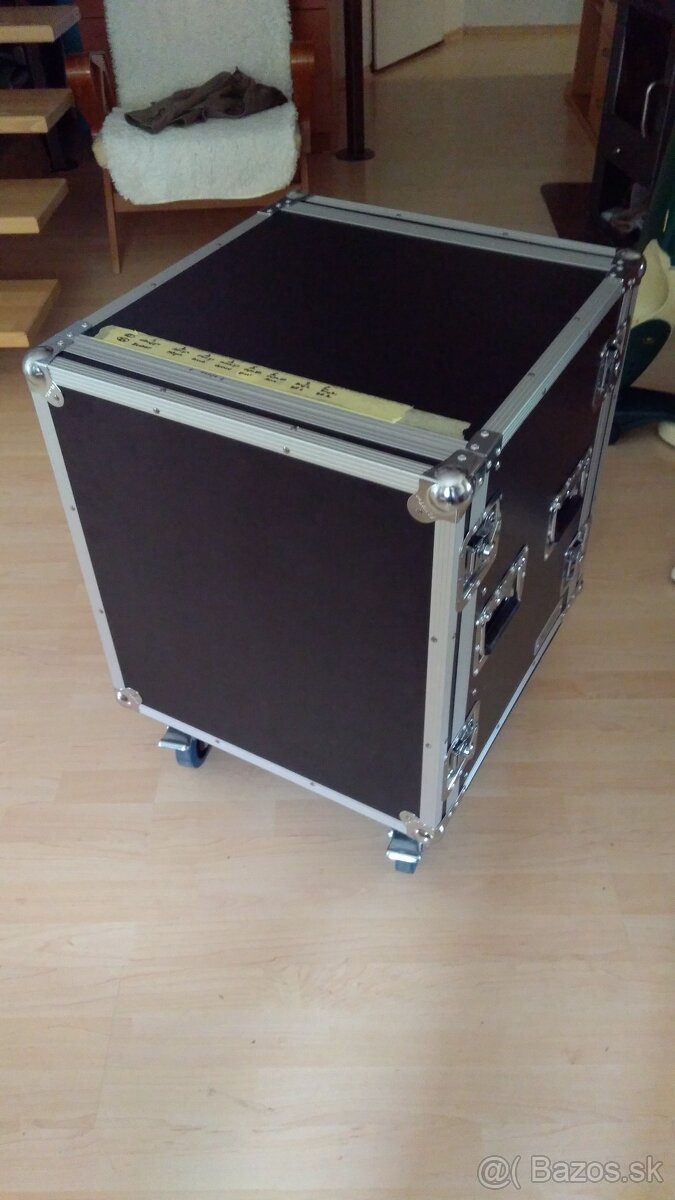 Rackový kufor 12U s príslušenstvom a mikrofónové splittery A