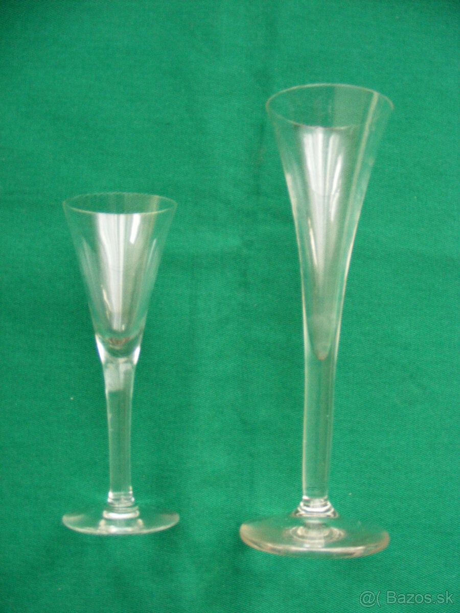 rôzne poháre, poháriky