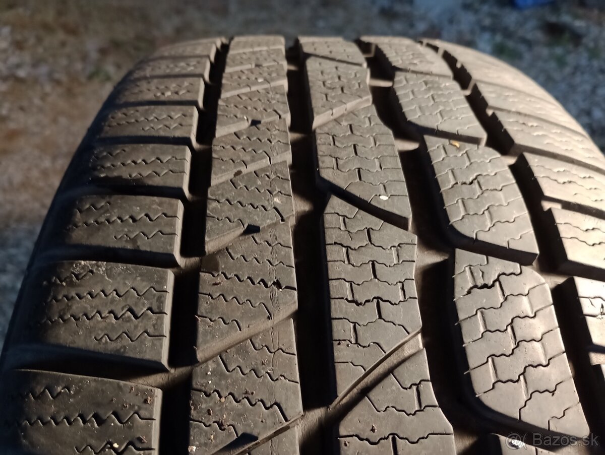 Predam 2ks pneu 235/45/r19 zimne 99V Continental