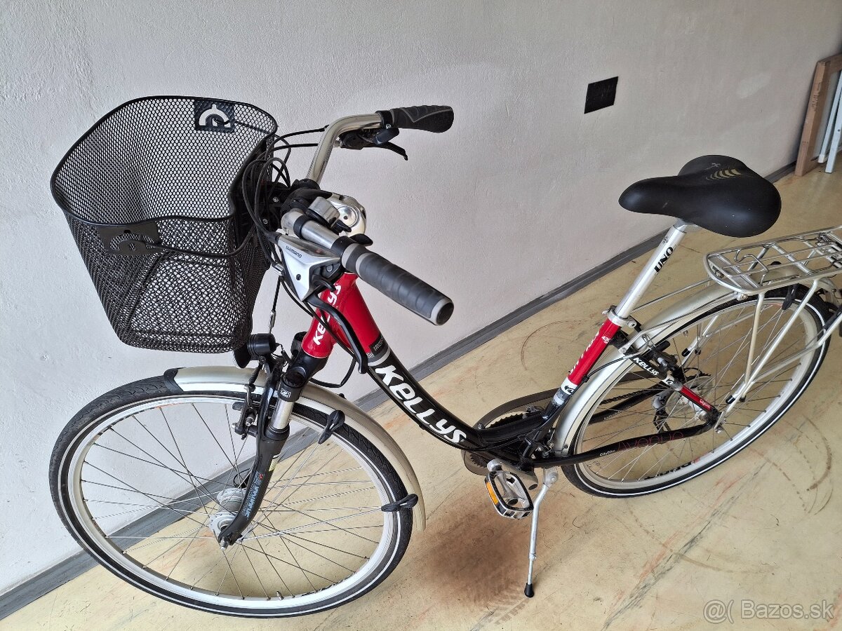 Predam cestny bicykal za 120€.tel.0903833950