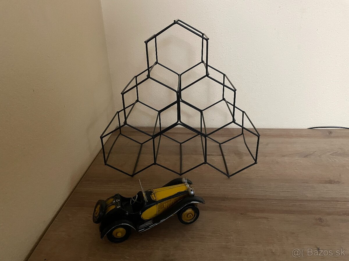 Predám kovový držiak na víno