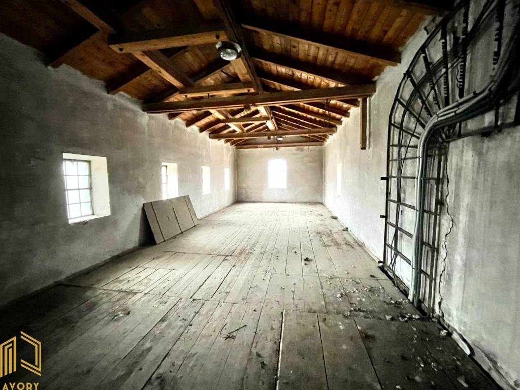 NA PREDAJ 4 - PODLAŽNÁ BUDOVA, POZEMOK 1515m2, GBELY