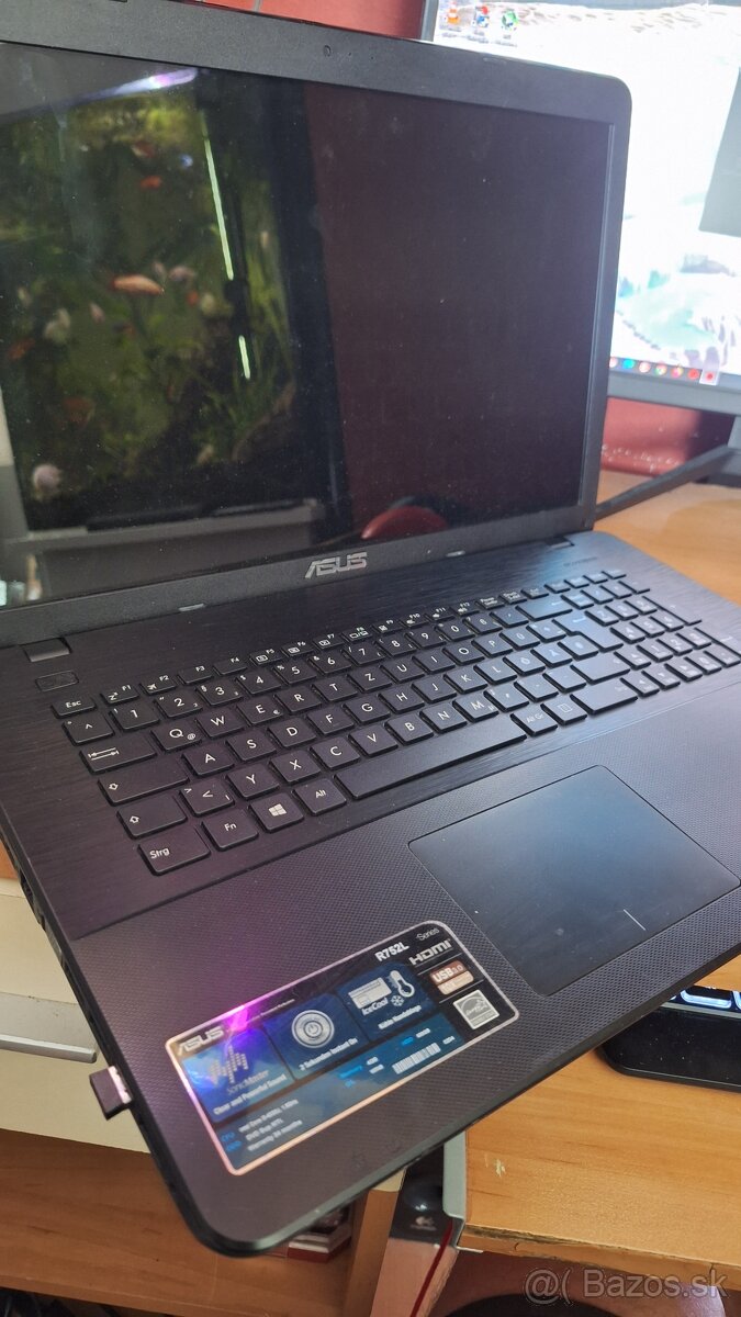 Asus R752L 17"