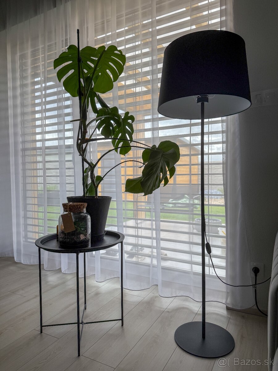 Predám vysokú stojatú lampu v čiernej farbe v TOP stave