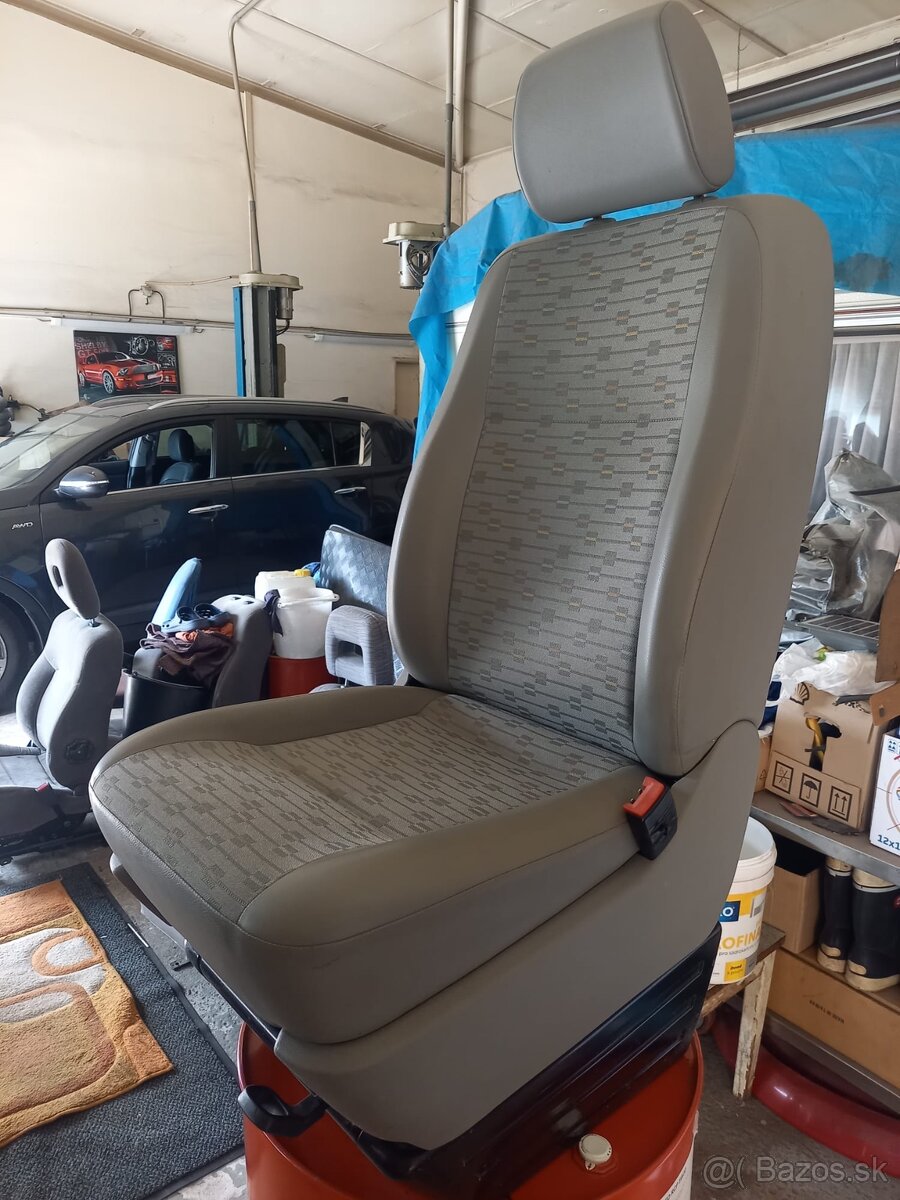 REZERVE Spolujazdcova sedačka na Volkswagen Transporter
