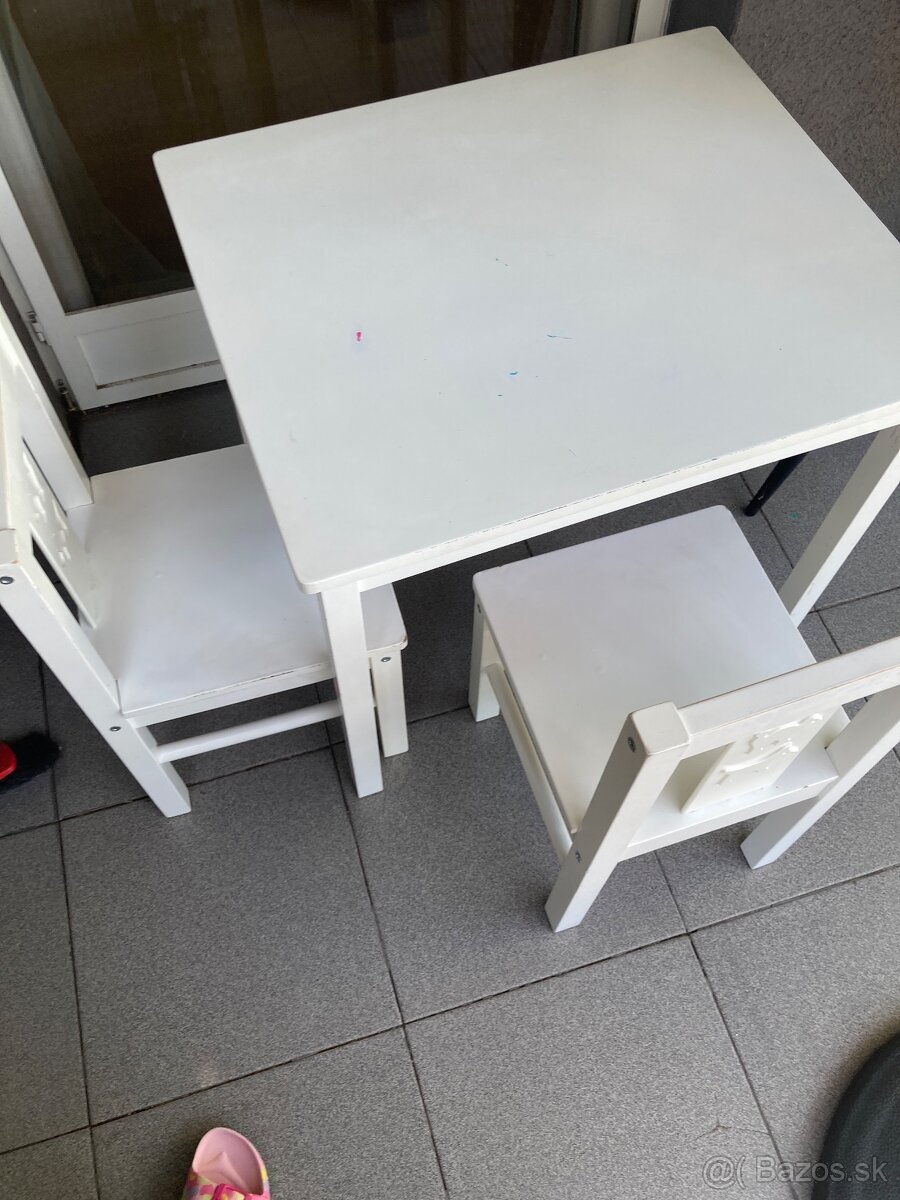 Ikea Kritter detsky stolik a 2 stolicky z dreva