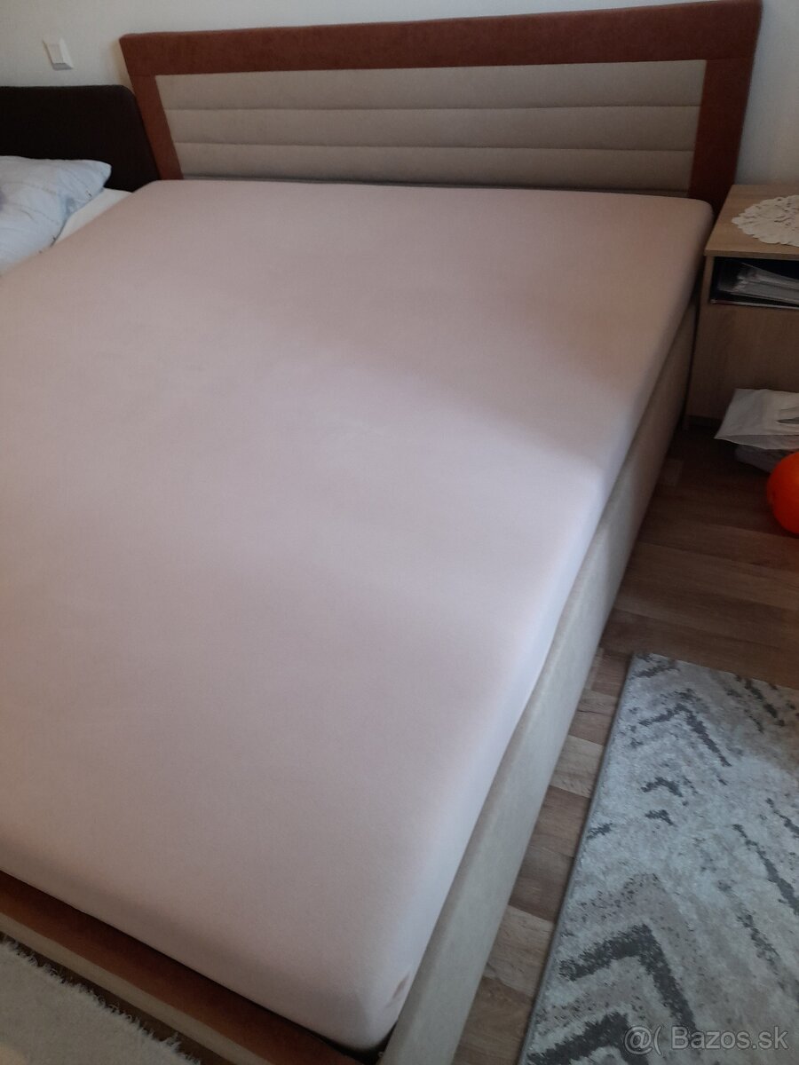 Manželská posteľ