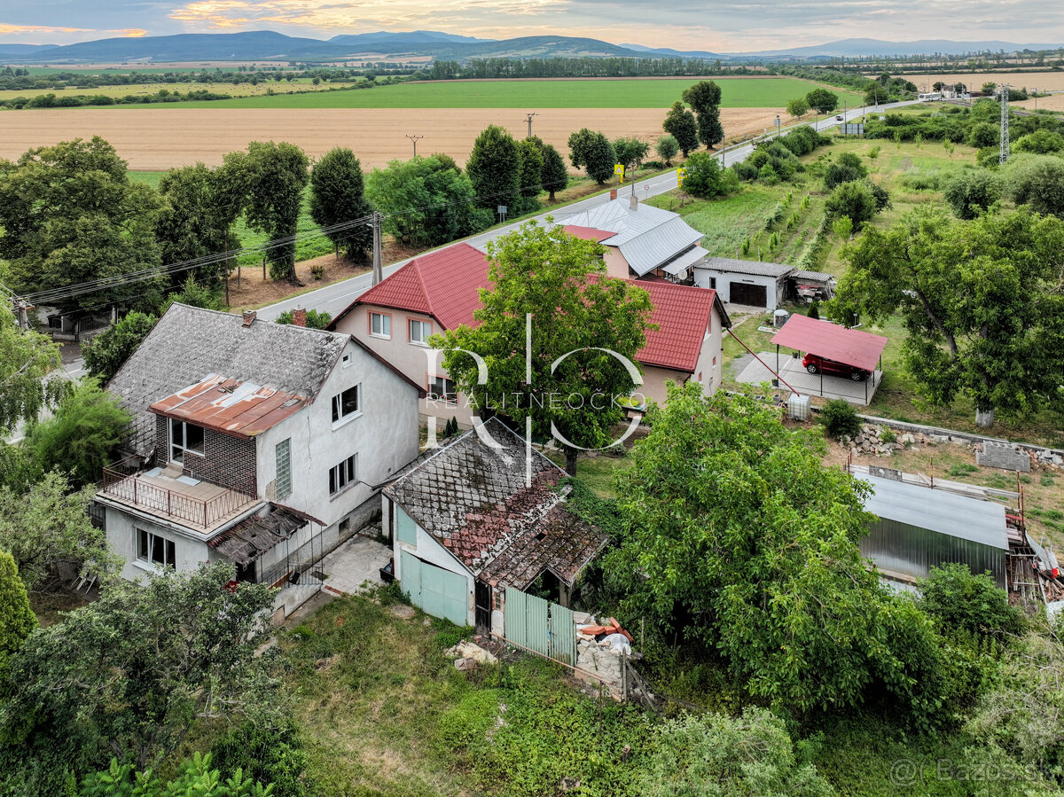 Na predaj rodinný dom + 2 stavebné parcely v obci Čerhov