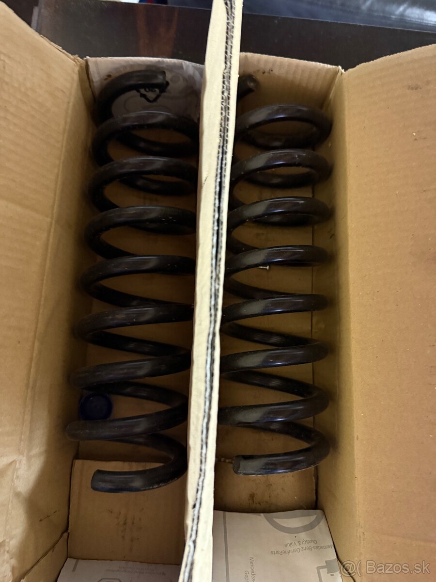 Zadné pružiny na MB W204 originál A 204 324 03 04