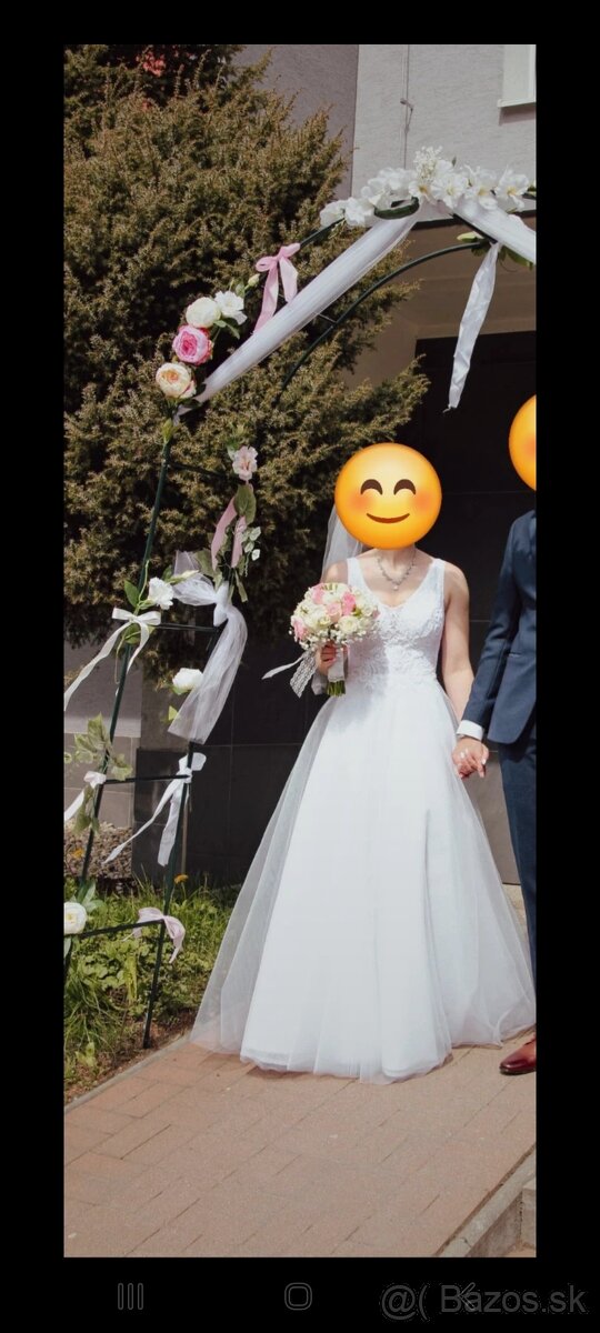 Trblietavé svadobné šaty