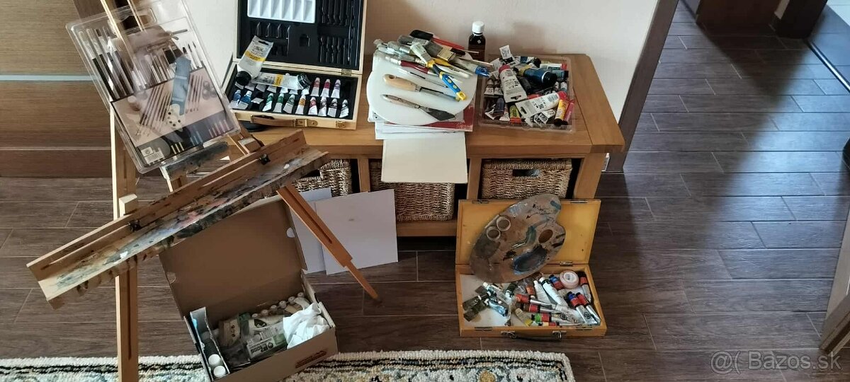 Kvalitný stojan na maľovanie vrátane štetcov a farieb