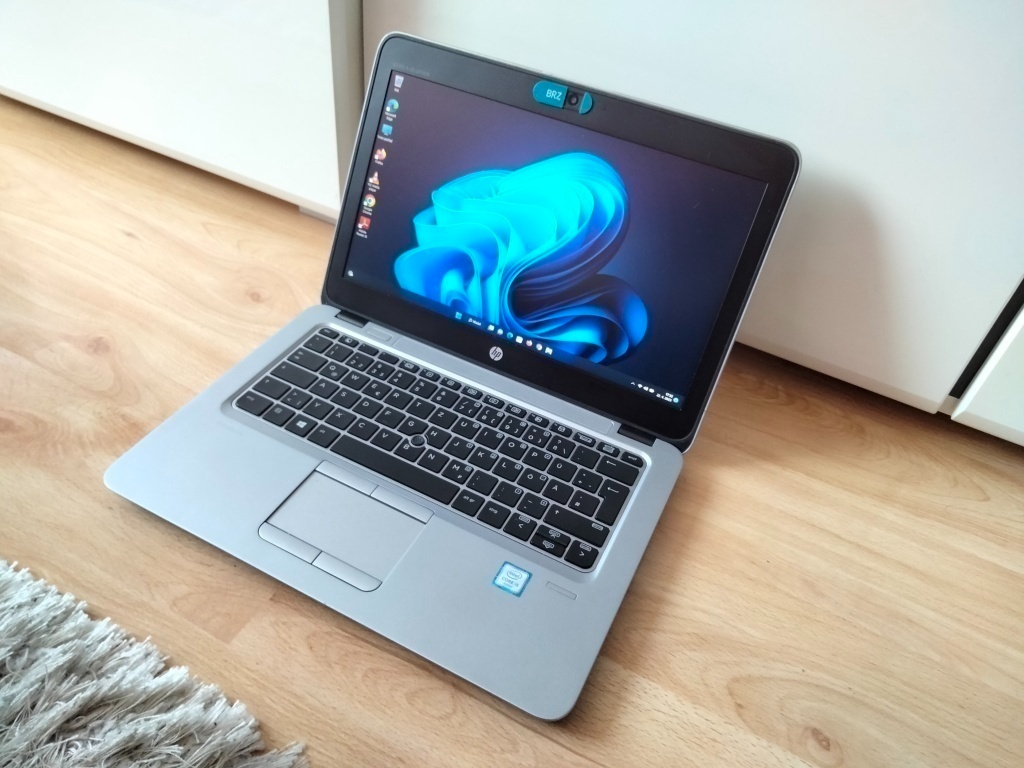 HP elitebook 820 g3/ Intel core i5/8gb ram /ssd /Windows 11