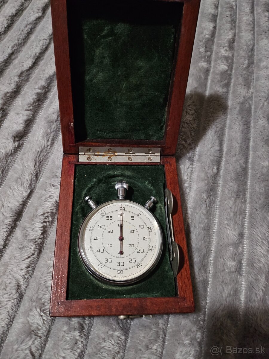 Sovietske mechanické stopky značky Slava