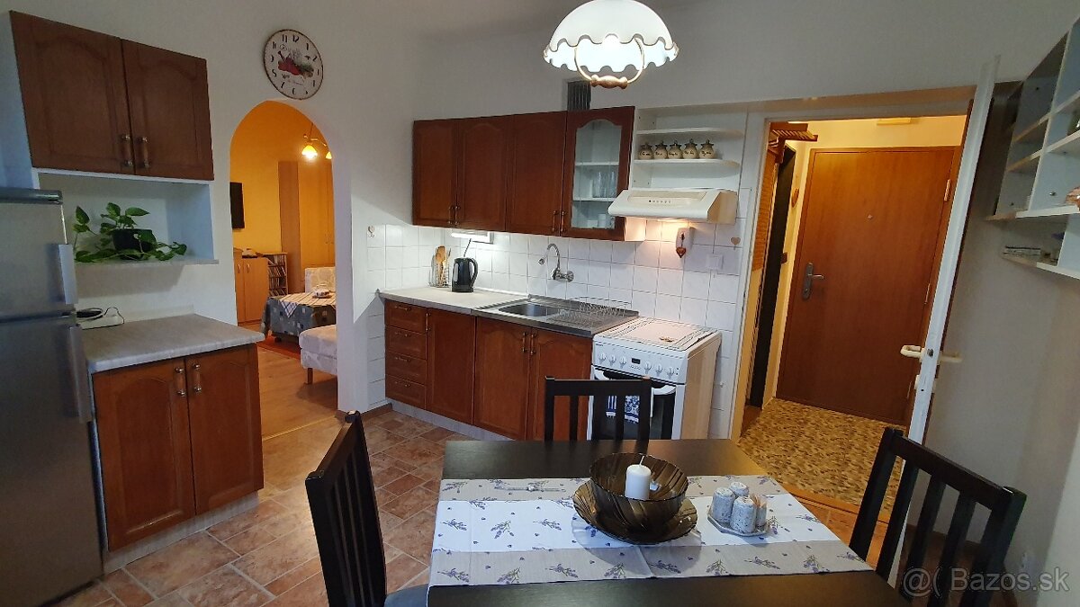 Prenájom 2-izbový byt Podháj BB