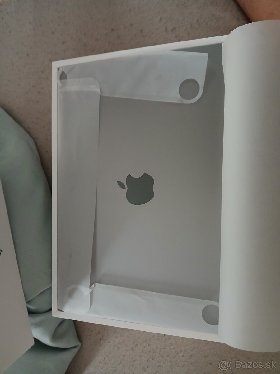 Predám 13-palcovy Mac Book Air s Apple M3 čipom