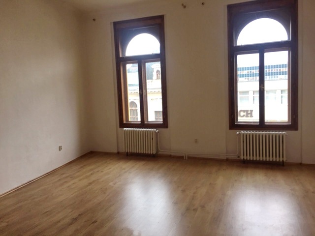 Kancelársky priestor v centre na pešej zóne v Nitre, 60 m2