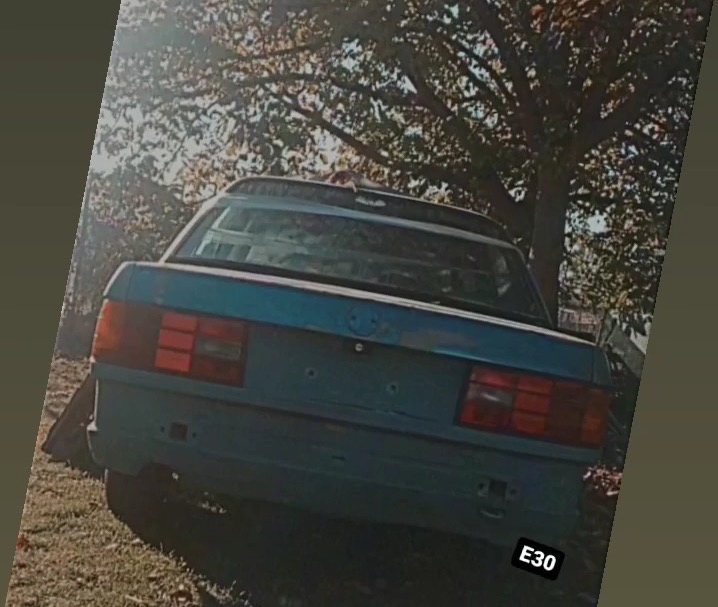 Rozpredám BMW E30 na diely