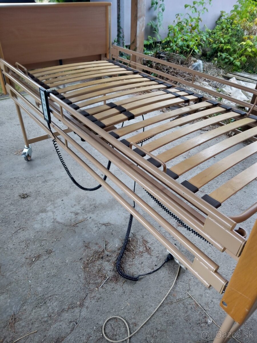 Elektrická polohovatelna zdravotná posteľ