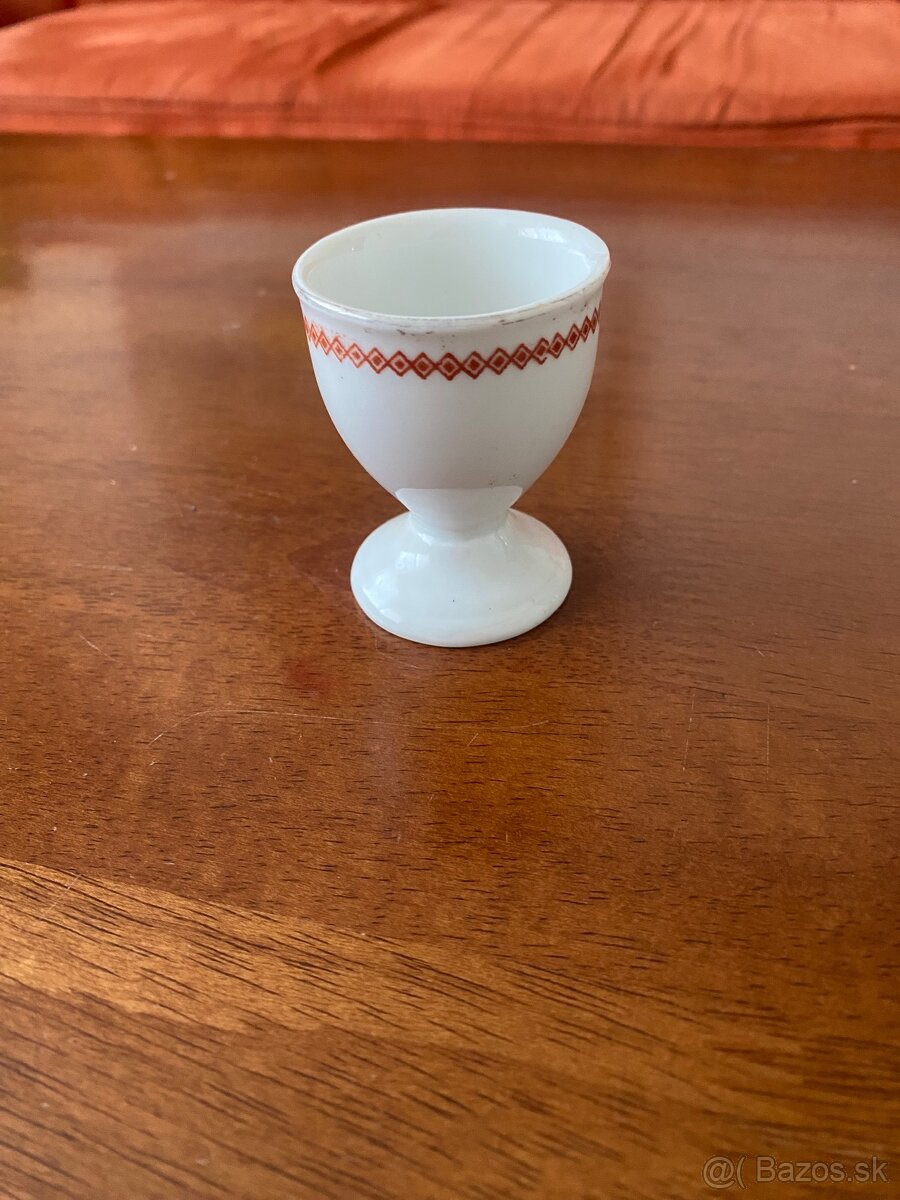 Stojan na vajíčko s ornamentom