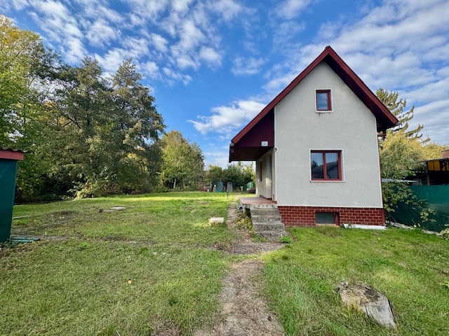 Na predaj chata s 5 ár pozemkom pri mŕtvom ramene Nitry