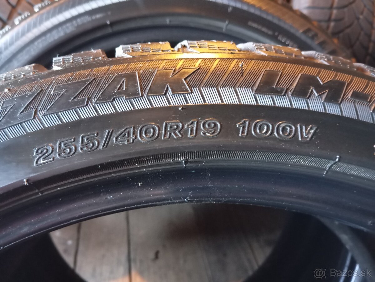 255/40/19