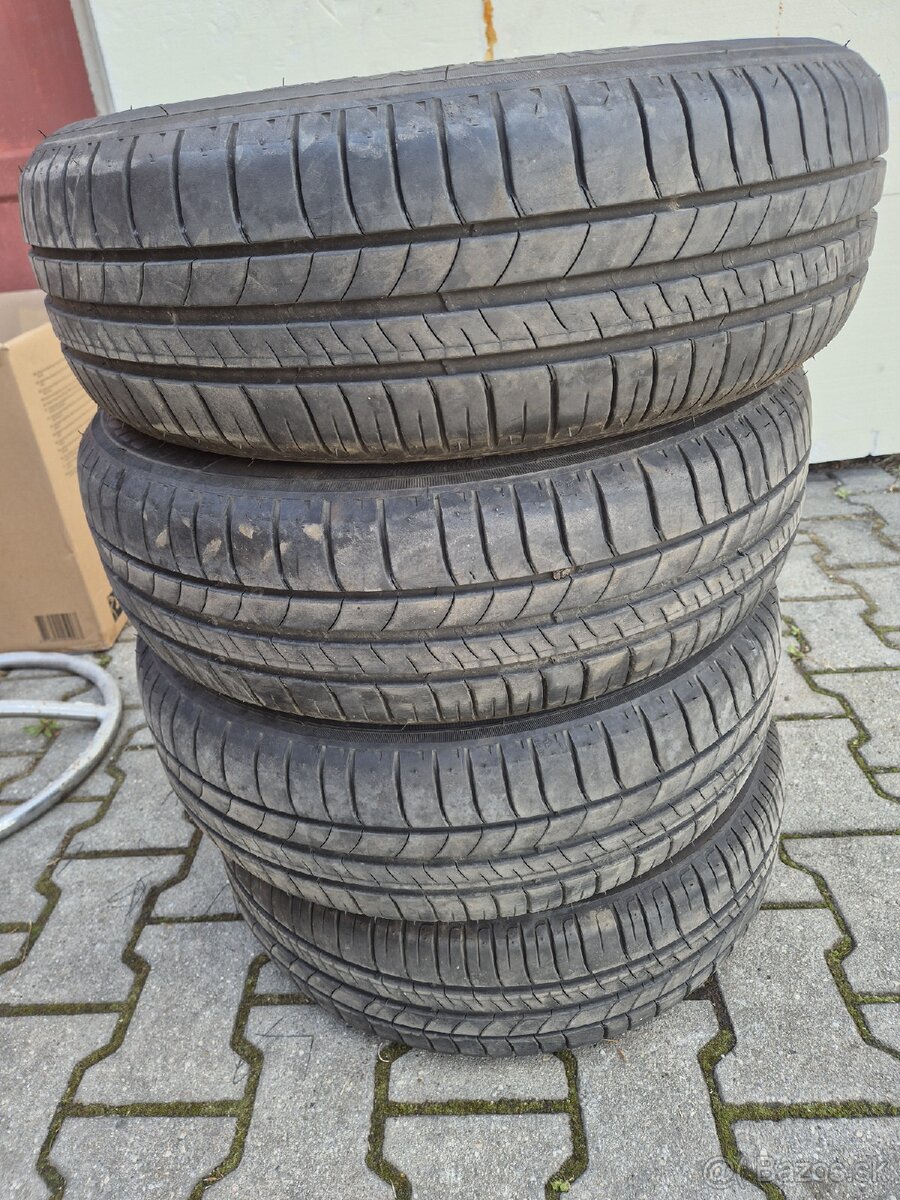 Pneu 185 65 R 15