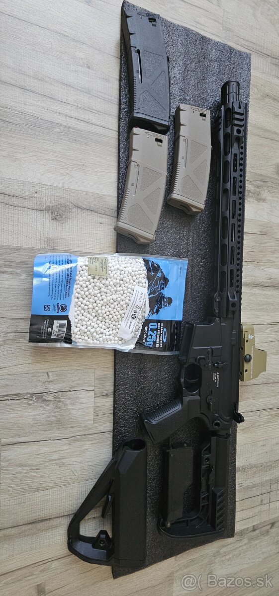 Airsoftova zbran ar15