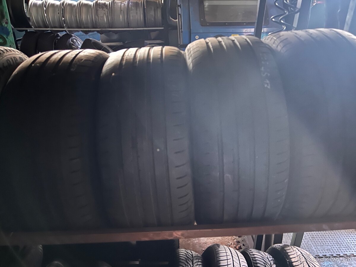 Predám 225/45r17 goodyear