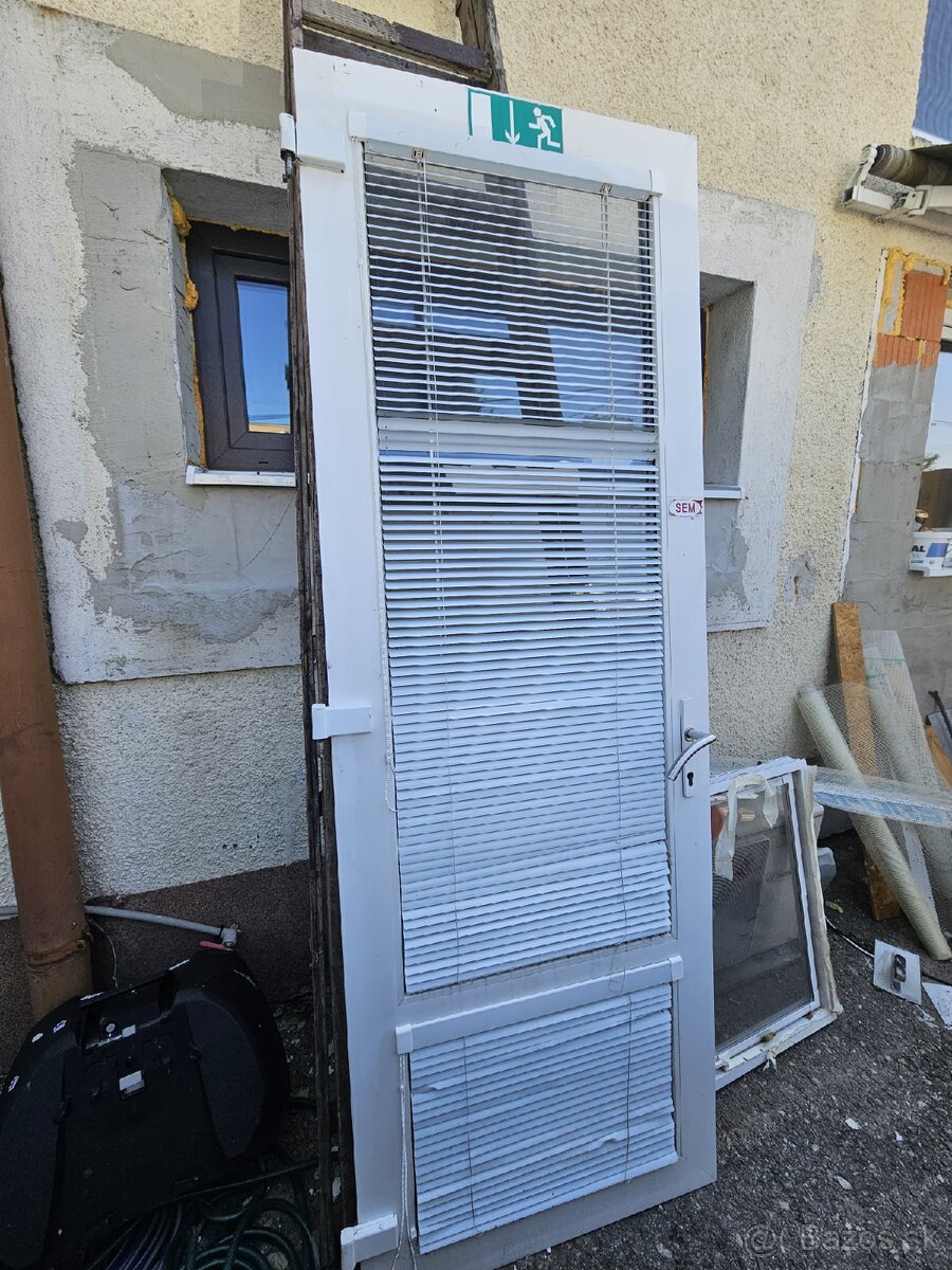 Plastové dvere