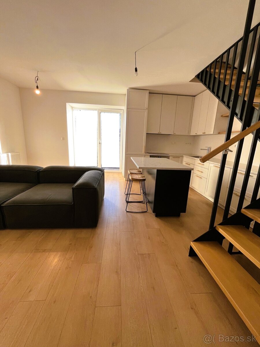 Mezonetový krásny 3 izbový byt s terasou, Kalná nad Hronom