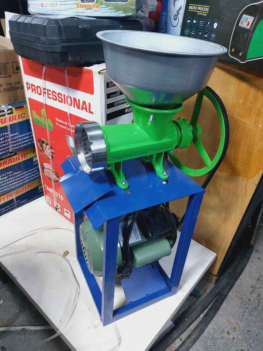 Elektrický mlýnček 32 Liatinovy na mäso stojanom