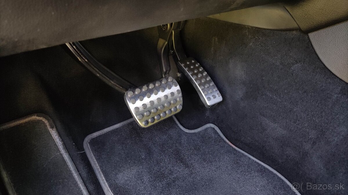 Mercedes športové/hlinikové nášľapy pedálov mercedes AMG PO