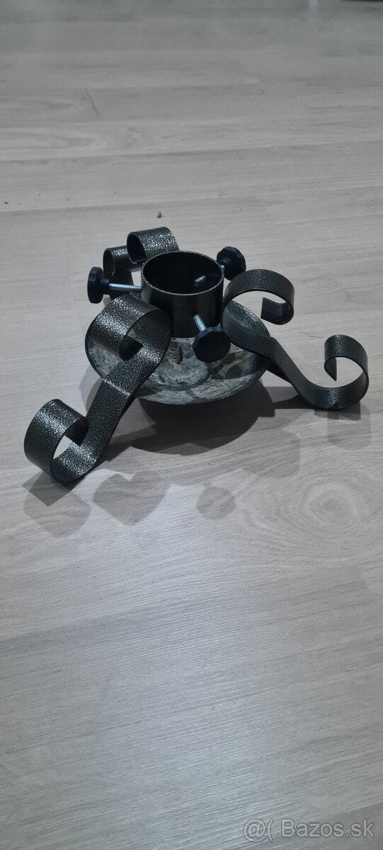 Kovovy stojan na vianočný stromček - 80 mm