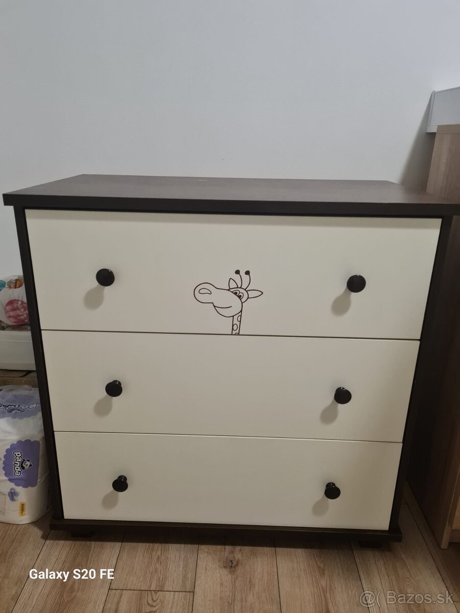 Nádherná detská komoda