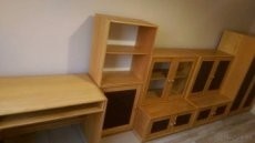 Predám drevený písací stôl z bl. dreva a zástenu