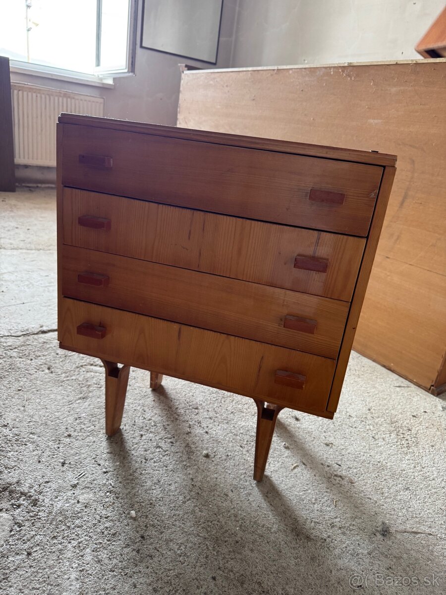 Komoda alebo stolík