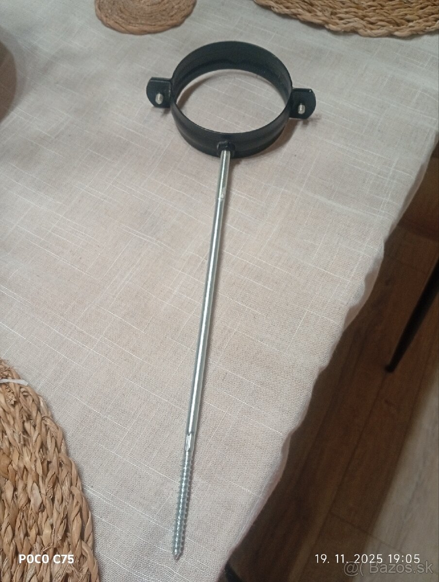 Objímka zvodu s tŕňom